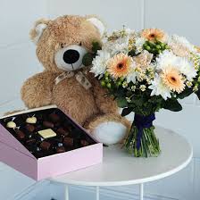 We also have custom delivery services such as midnight cake delivery for birthdays, and also provide fixed time delivery, same day delivery of flowers, gifts and cakes, teddy bear for any occasions. Honey Bee Teddy Bear Chocolates Flower Delivery Mad Flowers