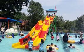 Keindahan objek wisata agung fantasi waterpark di widasari indramayu jawa barat ini sangatlah baik bagi anda semua yang berada di dekat atau kejauhan untuk rapat mengunjungi tempat wisata ini. Agung Fantasi Waterpark Widasari Kabupaten Indramayu Jawa Barat Agung Fantasi Waterpark Widasari Kabupaten Indramayu Jawa Sebuah Arena Bermain Air Yang Cocok Dikunjungi Waterboom Bojongsari Terletak Di Desa Bojongsari Kecamatan