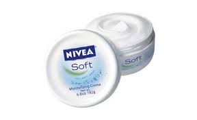 Kalau biasanya lip balm tidak mempunyai warna setelah diaplikasikan, produk ini. Review Nivea Soft Cream Tampil Cantik