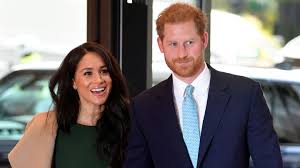 Auf einem balkon ein cutout des paares. Prinz Harry Und Herzogin Meghan Ganz Privat Doku Am Montag Im Ersten Stern De