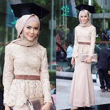 Pin Di Kebaya