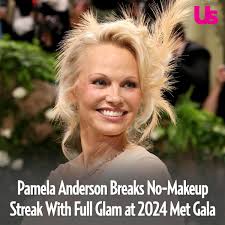 After the death of her longtime makeup artist Alexis Vogel, Pamela Anderson  has been routinely opting to go makeup-free