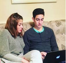 رئيس بلدية قلقيلية يلتقي وفدا من جمعية التنمية المجتمعية والتعليم المستمر. Ø¨Ø§Ù„ØµÙˆØ± Ø£ÙˆÙ„ Ø¸Ù‡ÙˆØ± Ø±Ø³Ù…ÙŠ Ù„Ù‡ÙŠØ¯ÙŠ ÙƒØ±Ù… Ù…Ø¹ Ø®Ø·ÙŠØ¨Ù‡Ø§