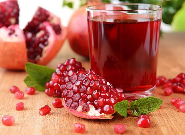 5 nhóm người cần thận trọng khi uống nước ép lựu