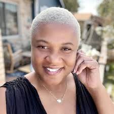 Claire Shields (@claireandback)