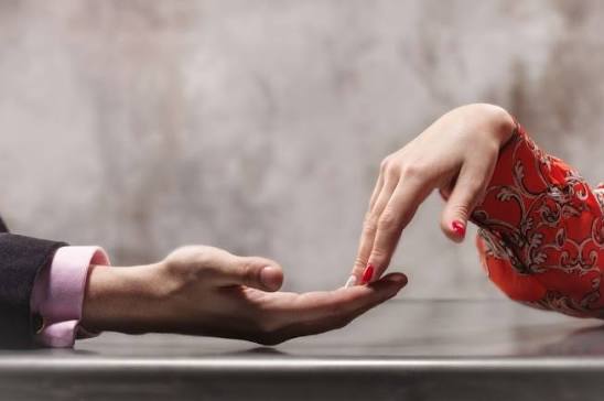 If a man scratches a woman's palm, it might mean more than you think 🧐