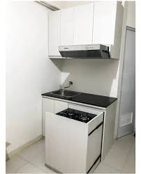 Desain kitchen set minimalis pun bisa dibuat multifungsi yang dibagi jadi beberapa bagian, dari area memasak, menyiapkan makanan, hingga dishwasher. 4 Model Kitchen Set Minimalis Favorit 2020 Dian Restu Agustina
