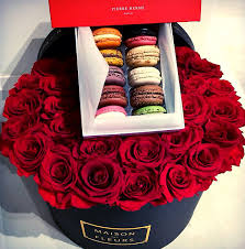 Pierre Herme Et Maison Des Fleurs Paris Arreglos De Flores Flores En Caja Decoraciones Florales
