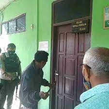 Namun karena jarak sekolah dengan rumahnya yang terlalu jauh, rizieq dipindahkan ke sekilah smp kristen bethel petamburan karena jaraknya yang dekat. Pintu Ruang Kepala Smp Kristen 1 Amanuban Barat Dan Sma Kristen Manek To Kuatnana Dibuka Paksa Setelah Empat Kali Gagal Mediasi Ratusan Ijazah Ditemukan Belum Dibagikan Kepada Siswa Salam Timor