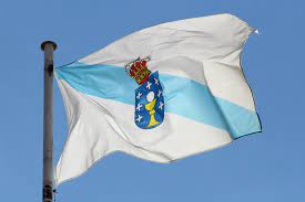 A franxa azul posúe unha largura igual á terceira parte do alto da bandeira. La Bandera Y Otros Simbolos De Galicia