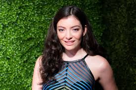 Rund vier jahre nach der veröffentlichung ihres letzten studioalbums melodrama hat die neuseeländische sängerin lorde neue musik angekündigt. Lorde Gibt Langersehntes Update Uber Neues Album