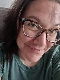 Lesley Bridges's Instagram, Twitter & Facebook