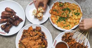 Hawker centers have become the cultural crossroads where food introduced by these neighboring peoples all meet. Your Calorie Worthy Singapore Hawker Food Bucket List Klook Travel Blog