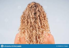La coloration des cheveux blonds est complète et partielle. Belle Femme Avec Les Cheveux Blonds Boucles Photo Stock Image Du Eclat Resolution 126458110