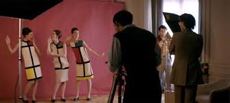 Il museo yves saint laurent di parigi espone il lavoro del couturier nel sito storico della sua ex casa di moda, attraverso un percorso retrospettivo e mostre temporanee. Ysl Il Film E La Vita Amica