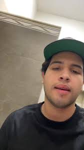 Humorous Bathroom Moment with El Mamalin Chirulin