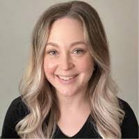 Amanda Doud's Instagram, Twitter & Facebook