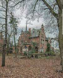 J Aurais Aime Avoir Un Vieux Chateau Vieilles Maisons Abandonnees Chateaux Abandonnes Maison Abandonnee