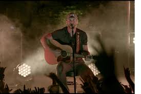 Я хочу, чтобы дедушки никогда не умирали. Riley Green S I Wish Grandpas Never Died Live Video Watch Rolling Stone