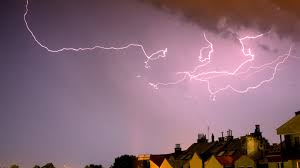 W poniedziałek od godzin południowych na zachodzie, południu oraz południowym wschodzie pojawi się zachmurzenie. Pogoda Imgw Ostrzega Przed Upalami I Burzami W Calym Kraju