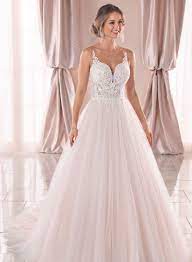 See full list on kuessdiebraut.de Hochzeitskleider Brautkleider Mit Wow Effekt Im Hochzeitshaus