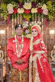 Jul 21, 2019 · halo sobat, dipostingan ini kami akan memberikan informasi populer mengenai tema acara halal bihalal. Pengantin Jawa Muslim