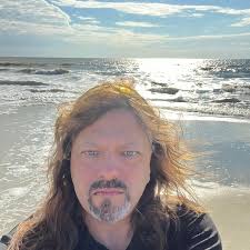 What are the current water levels and best spots for gold panning at  Quartzville creek in Oregon?