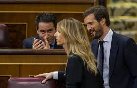 Esta misma tarde, el pp enviaba un comunicado en el que anunciaba el nombramiento de cuca álvarez de toledo fue designada portavoz del grupo popular en julio de 2019, después de las. Pablo Casado Destituye A Cayetana Alvarez De Toledo Como Portavoz Del Pp En El Congreso Politica Cadena Ser
