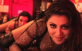 Aishwarya rai bachchan, ranveer singh, amitabh bachchan, sonam kapoor and other popular names graced the event. Urvashi Rautela Finesses The Art Of Strip Club Dancing
