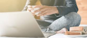 Travailler chez soi est un rêve pour certaines personnes, car cela permet de supprimer les déplacements et les pertes de temps dans les transports en commun ou en voiture pour se rendre sur son lieu de travail et en revenir. Travailler A La Maison Est Ce Vraiment L Avenir 50 Ans Dans Le Vent