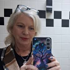 So i open temu like I do every morning to claim my credits and water my  stupid coffee beans anyway I get this promo page. I get 4 free items but  need