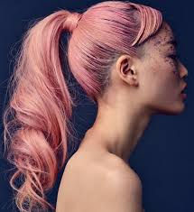 Scoprite tutte le sfumature più di tendenza, dal rosa chiaro al rosa pesca, fino a quelle . Capelli Rosa Il Trend Abbinamenti Trucco E Come Ottenerli