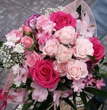 Segli un bouquet di fiori o una composizione floreale ideale all'occasione. Fiori Per Compleanno Bouquet Tipo Interflora Fiori Compleanno Milano Rose