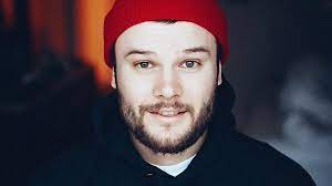 23 ноября 1988, лунинец, брестская область, бсср) — белорусский певец и автор песен. Maks Korzh Pokazal Kakim Byl V Detstve