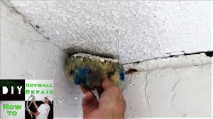 Diy How To Blend Popcorn Texture With A Sponge On A Ceiling Repair Youtube