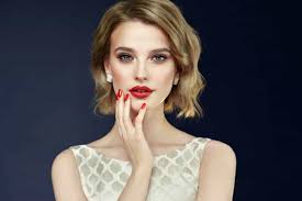 Jun 15, 2020 · 20 tagli di capelli medi che non necessitano di grandi manutenzioni. Tagli Capelli Corti E Medi Estate 2019 Parole D Ordine Volume E Movimento Ed Un Tocco Di Brio