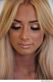 Peach And Brown Eye Shadow This Makes Me Want Blonde Hair Again And Obviously Tan Skin Wedding Makeup For Brown Eyes Hair Makeup Beauty