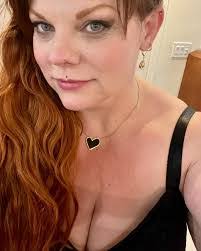 Kathy Manzer's Instagram, Twitter & Facebook