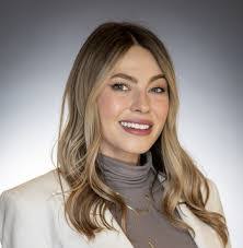 Holly Petersen's Instagram, Twitter & Facebook