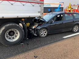 Ad avere la peggio il centauro. Incidente A1 Schianto Auto Tir Tra Casalpusterlengo E Lodi 2 Morti