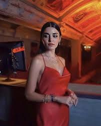 Hande Erçel - Daring Stance in a Commercial