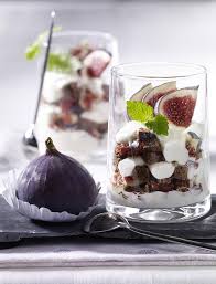Marinierte Feigen Mit Mascarpone Vanille Creme Und Schokobrosel Rezept Lecker Einfacher Nachtisch Feigen Dessert Feigen