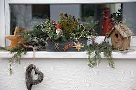 Fensterbank Mit Weihnachtsdeko Bilder Und Fotos Fensterbank Dekorieren Weihnachten Weihnachten Dekoration Weihnachtsdekoration