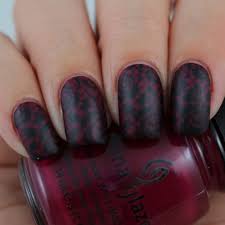Not only red and burgundy color of nails but also blue, green, gray, purple is in the dark nails 2018 trends.they look equally good on short and long nails. Cool Dark Matte Nail Designs To Copy This Season