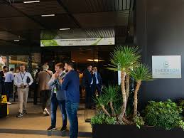 Visto che la domenica successiva gioca a poggibonsi, ci sarebbe da correre in aeroporto, prelevare un calciatore suo amico e dargli uno strappo velocemente alla stazione dove ha il treno per milano. Calciomercato Catania Assente A Milano Ma News Catania