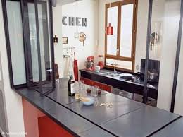 Ici Le Bar Du Salon Devient Plan De Travail Cote Cuisine Des Vitres Creent Une Separation Avec Cett Separation Cuisine Salon Cuisine Verriere Cuisine Ouverte