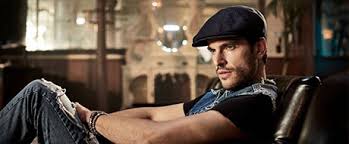 Workwear littéralement traduit par vêtement de travail, désigne un style vestimentaire de plus en plus prisé aujourd'hui. Pourquoi Porter Un Chapeau Le Top 5 Des Meilleures Raisons