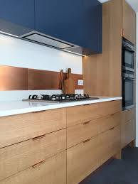 Sq1 Kitchen Medullary Ray Oak Veneer Spray Lacquered Birch Ply Cabinets Simonswerk Copper E Kitchen Door Handles Kitchen Inspiration Design Kitchen Handles