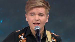 Caleb auditioned for american idol season 10 and made it almost to the top 24 in season 11. American Idol Finalist Caleb Lee Hutchinson Performs Live On Gma Video Abc News