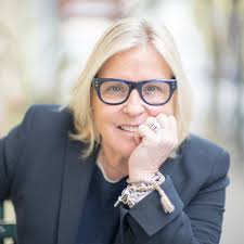 Amy Errett's Instagram, Twitter & Facebook